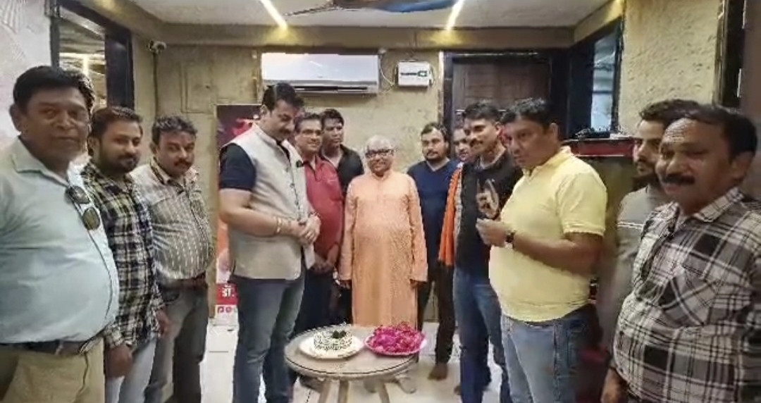 संघर्ष सेवा समिति कार्यालय पर सक्रिय सदस्य राजीव सिंह रजक का धूमधाम से मनाया गया जन्मदिवस