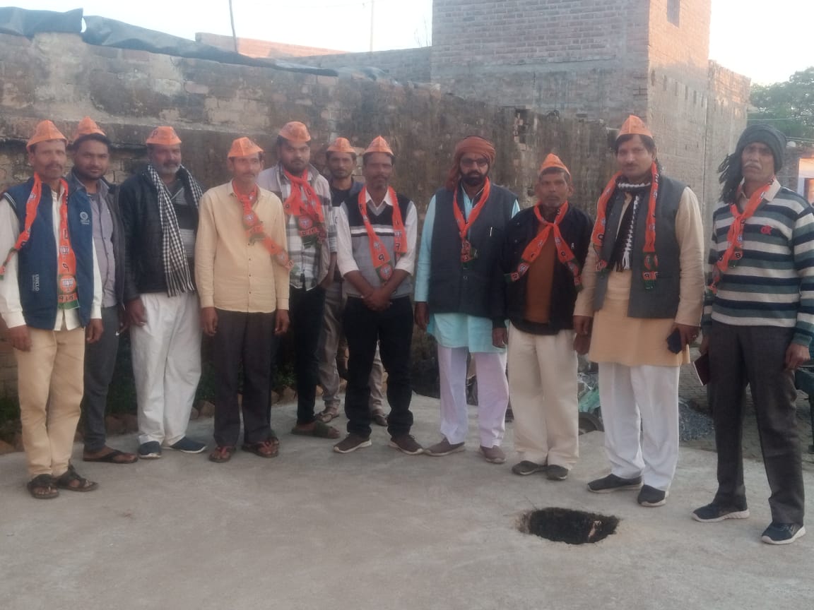 मोठ भारतीय जनता पार्टी कार्यकर्ताओं ने गांव चलो अभियान में बूथ संपर्क किया