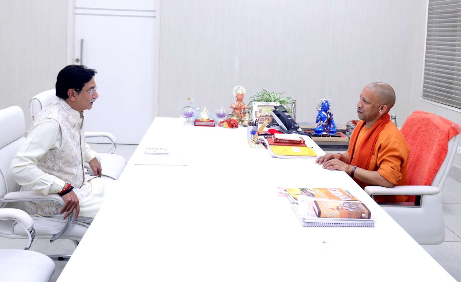 सांसद अनुराग शर्मा ने की मुख्यमंत्री योगी आदित्यनाथ से मुलाकात