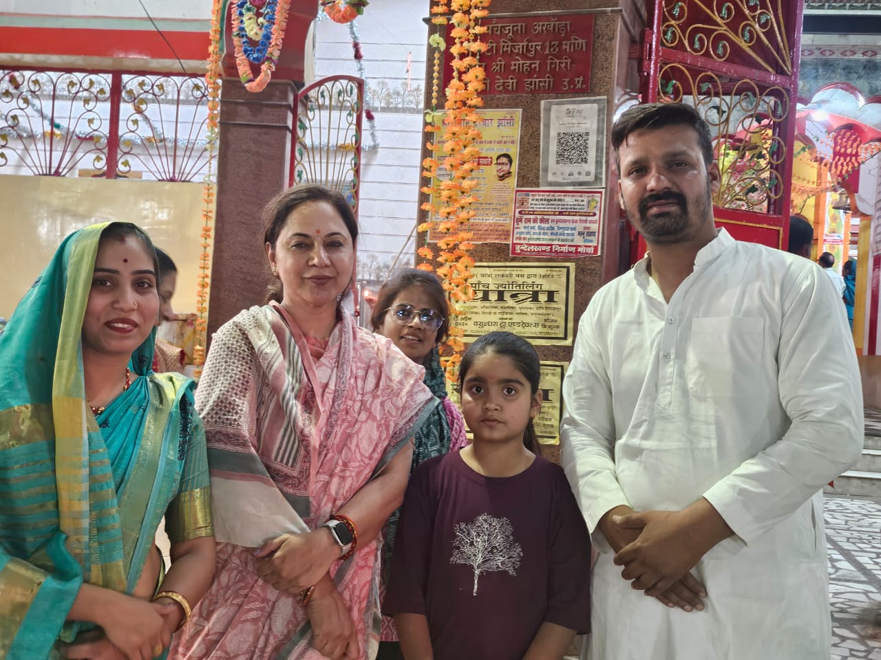 सांसद अनुराग शर्मा की पत्नी पूनम शर्मा ने लहर वाली माई से जीत का लिए लिया आशीर्वाद